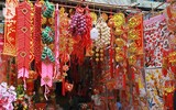 Hàng Mã rực đỏ ngày giáp Tết